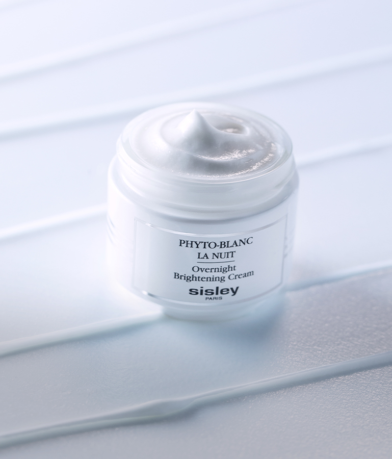 Brightening and anti-dark spot action