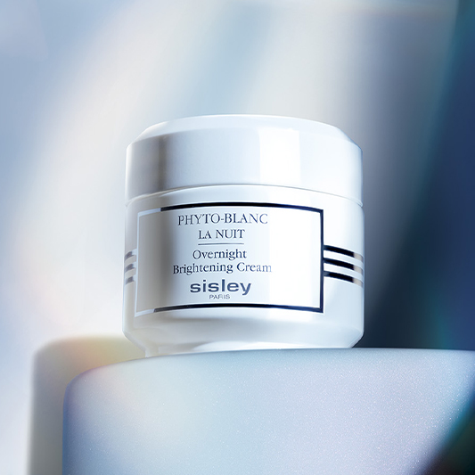 Reveal the complexion’s uniformity, evenness and radiance upon waking with the NEW Phyto-Blanc Overnight Brightening Cream.
