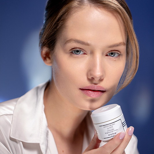 휘또-블랑 라 뉘 출시